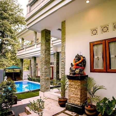 The Puncak Santhi Inn Batununggul Exterior foto